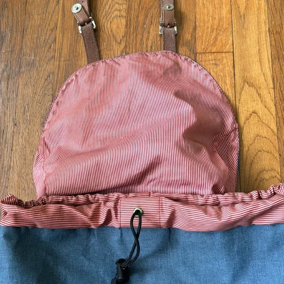 🎒Herschel Retreat blue backpack with striped lining and brown leather trim. - Picture 6 of 12